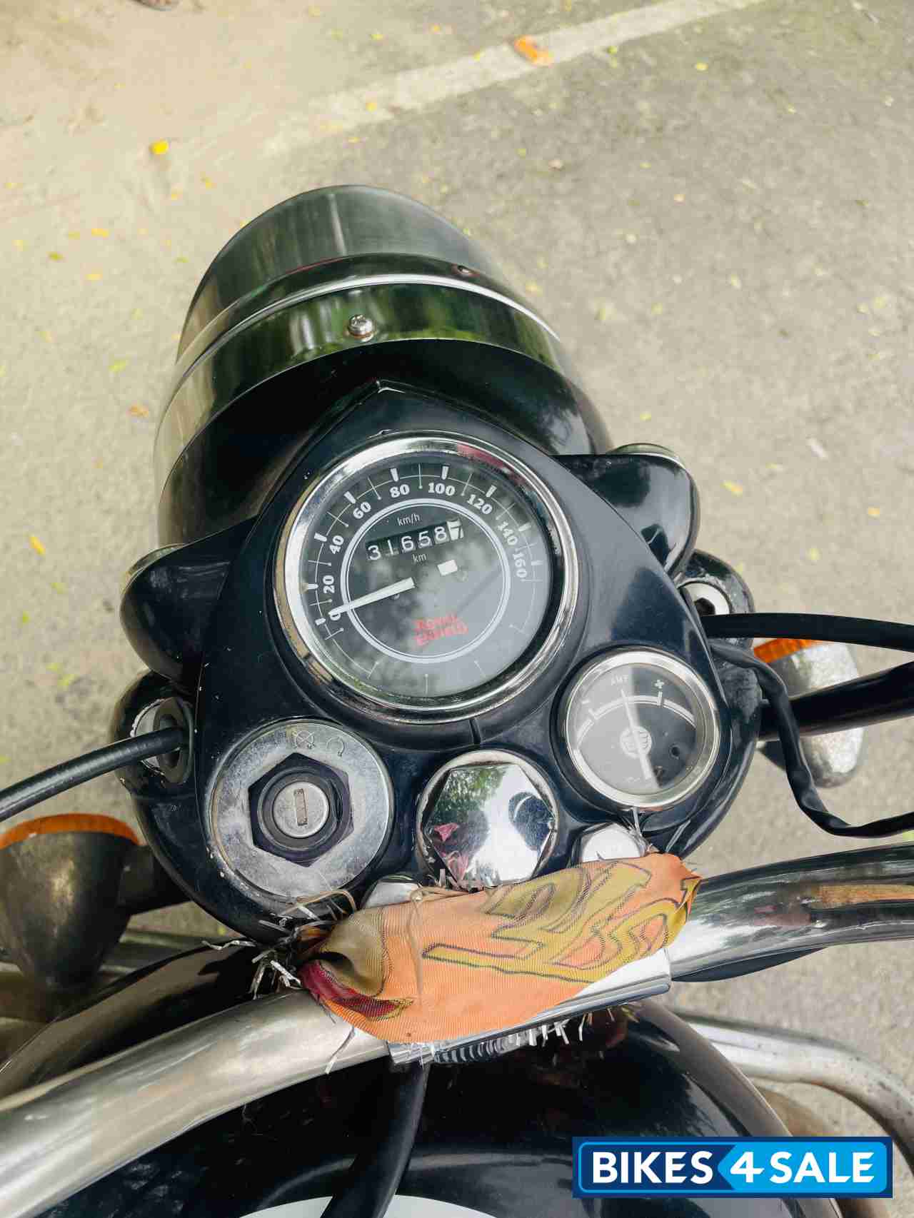 Black Royal Enfield Bullet Standard 500