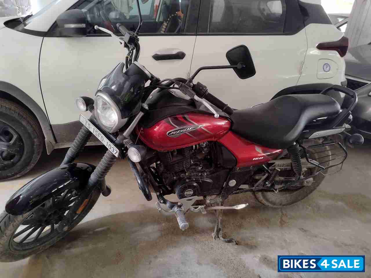 Red Bajaj Avenger Street 160