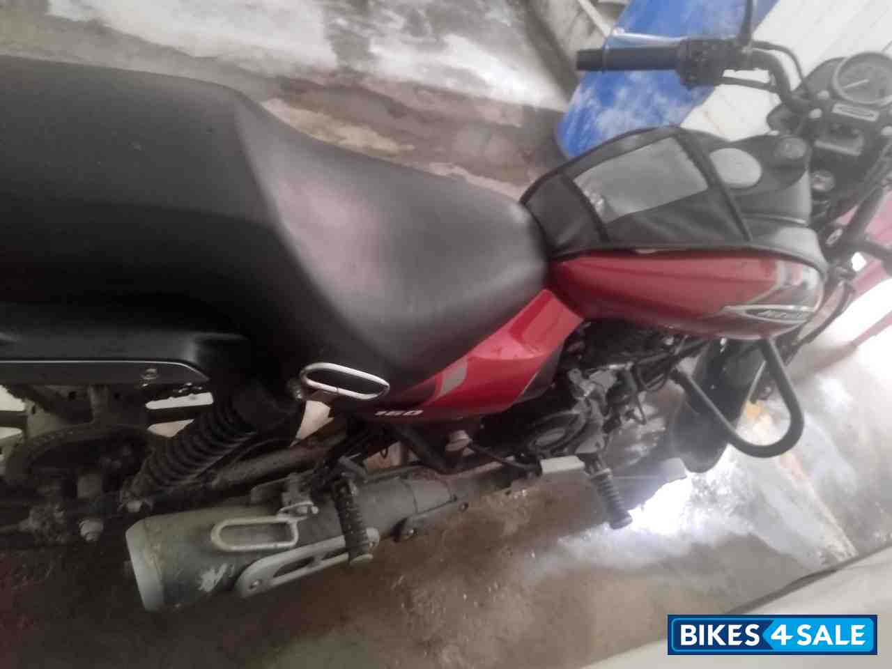 Red Bajaj Avenger Street 160