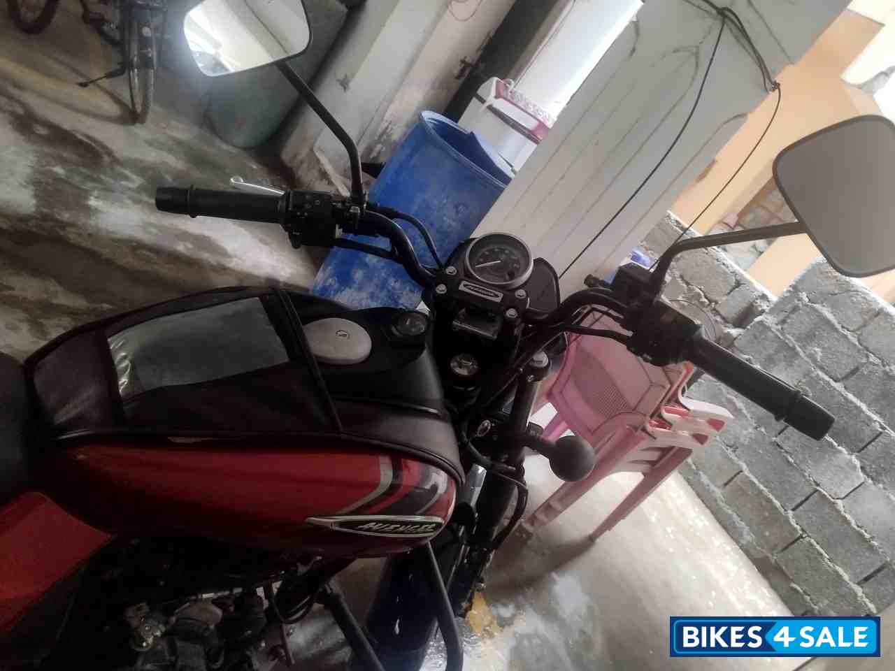 Red Bajaj Avenger Street 160