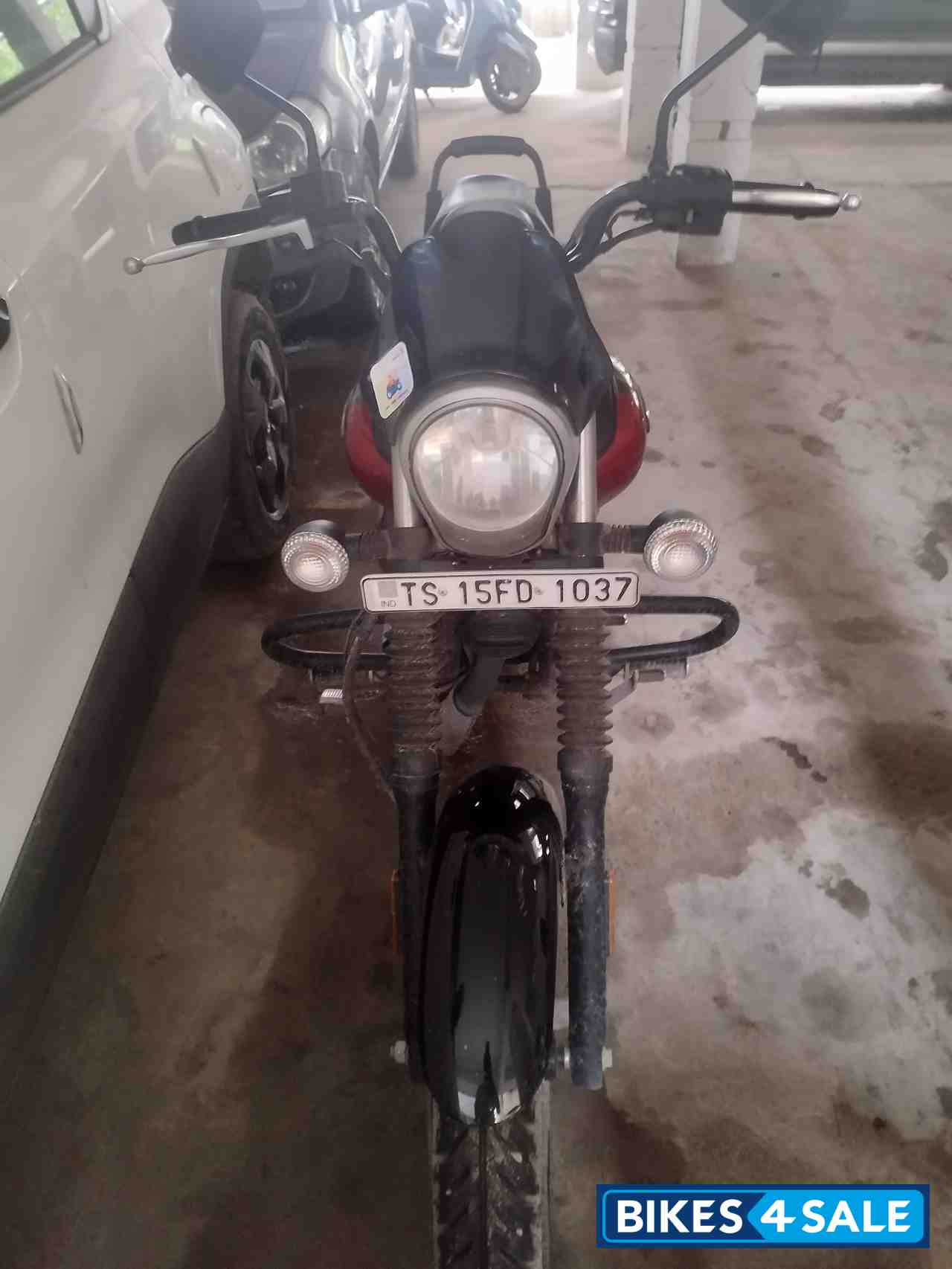 Red Bajaj Avenger Street 160