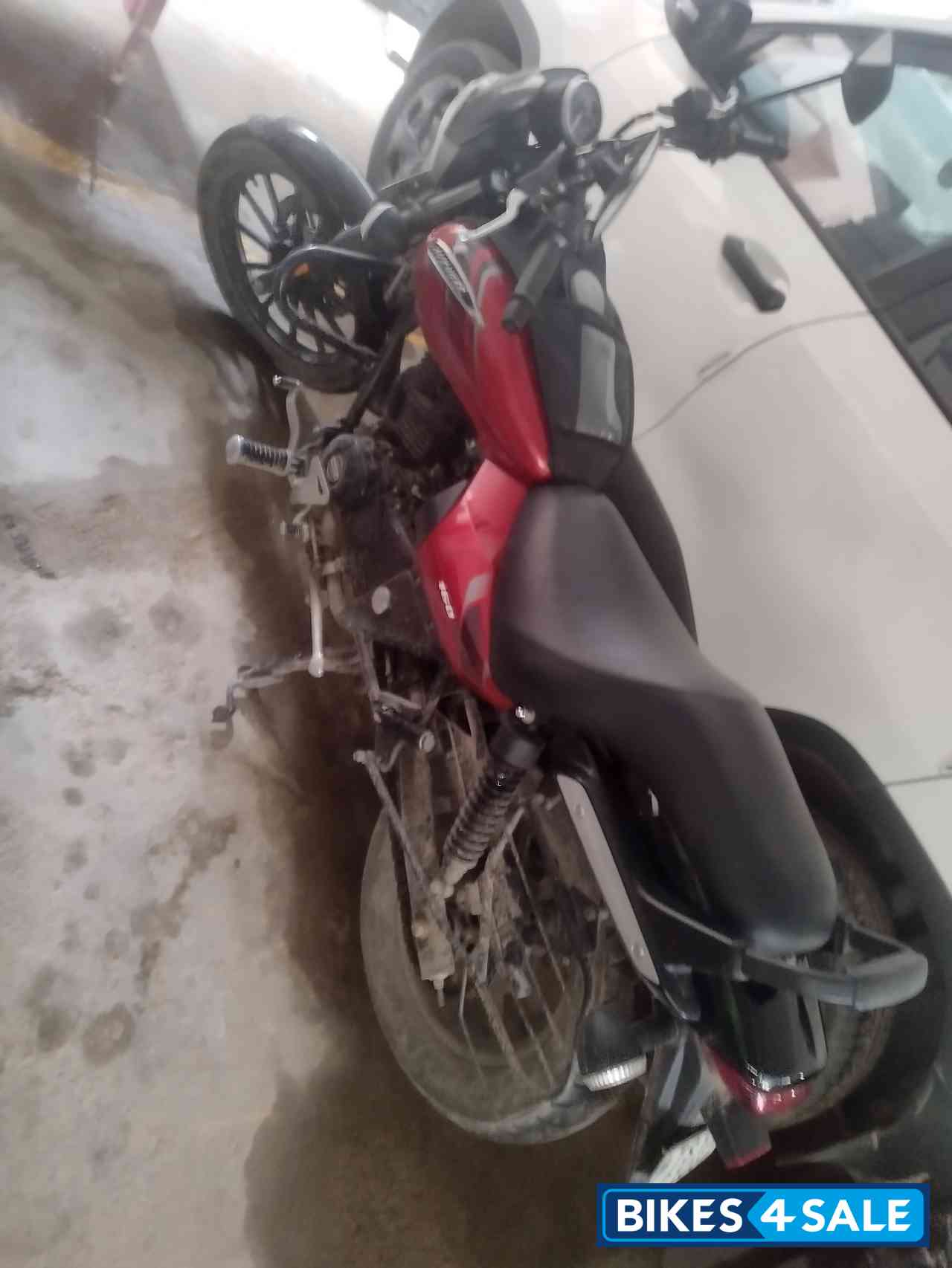 Red Bajaj Avenger Street 160