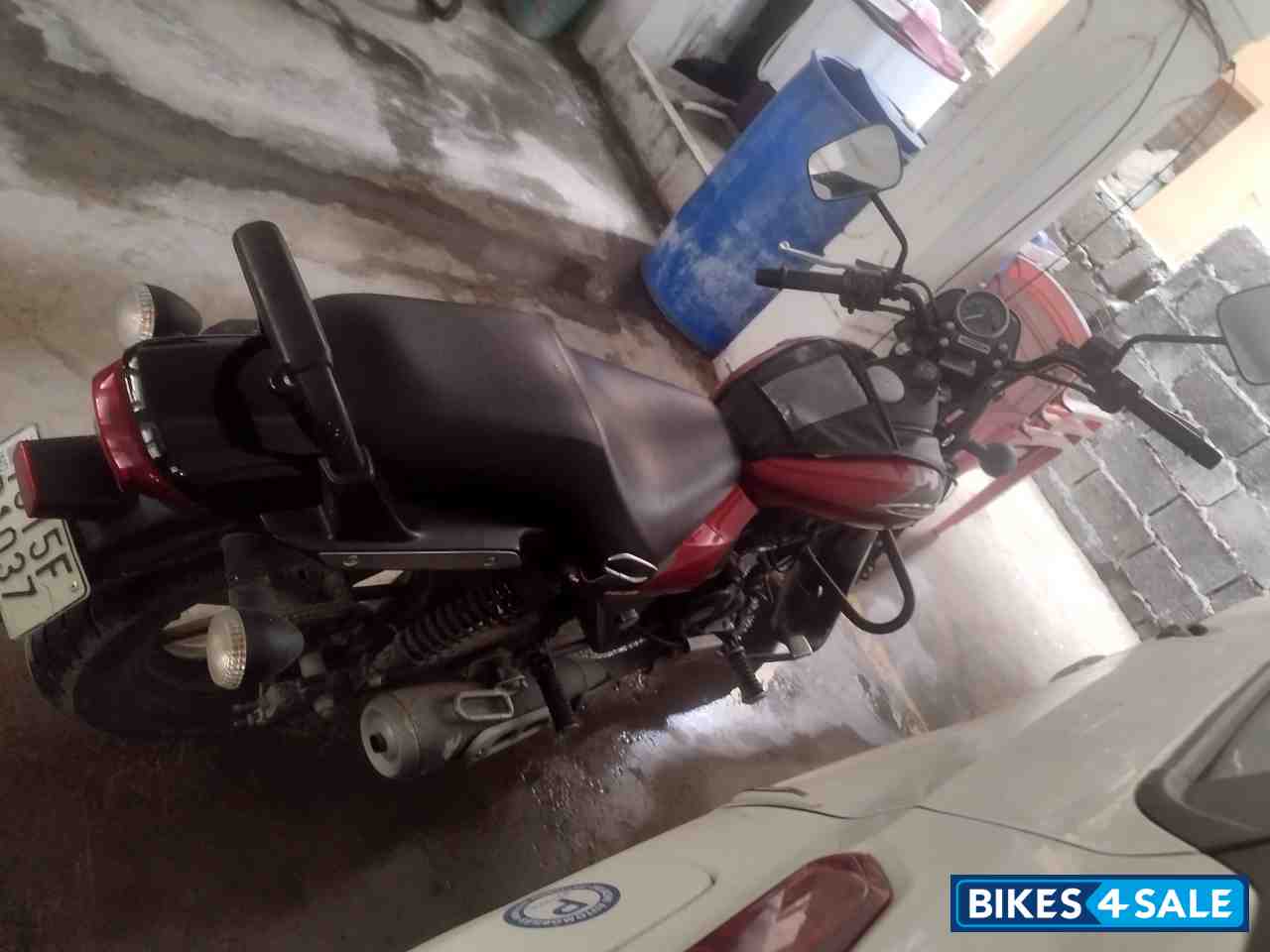 Red Bajaj Avenger Street 160