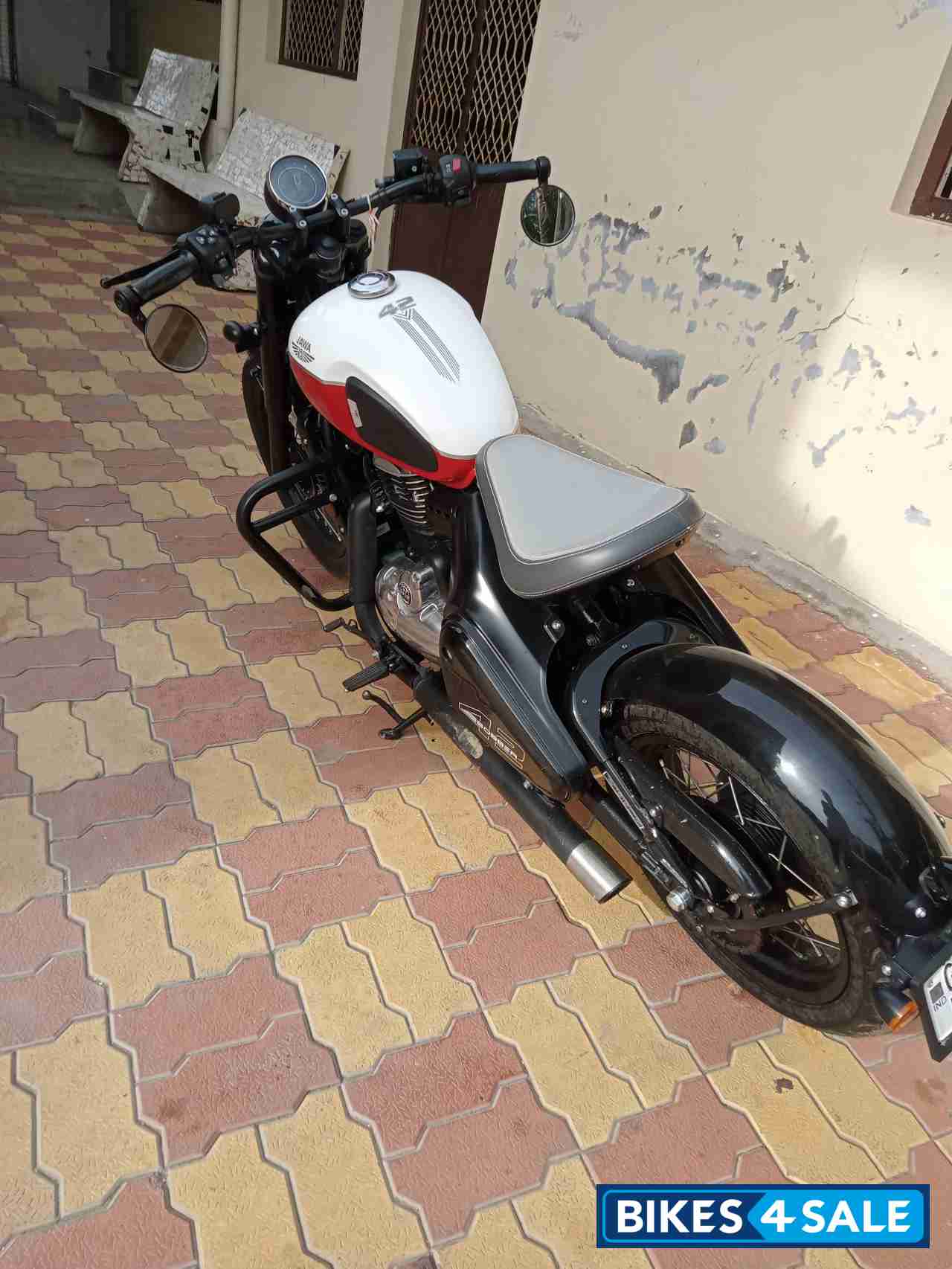 Jasper Red Jawa 42 Bobber Dual Channel ABS