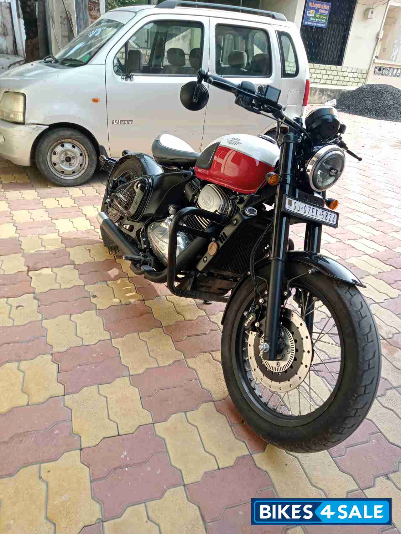 Jasper Red Jawa 42 Bobber Dual Channel ABS