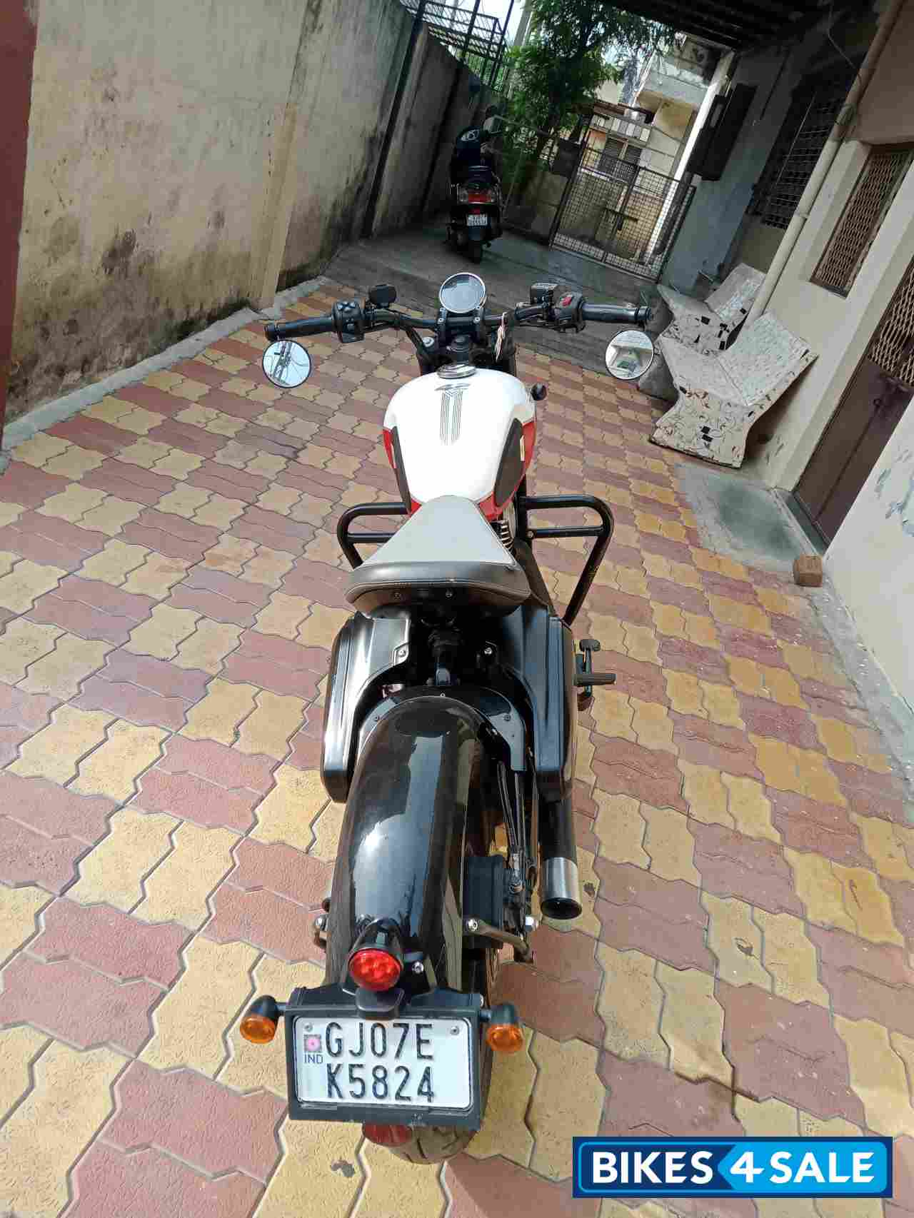 Jasper Red Jawa 42 Bobber Dual Channel ABS