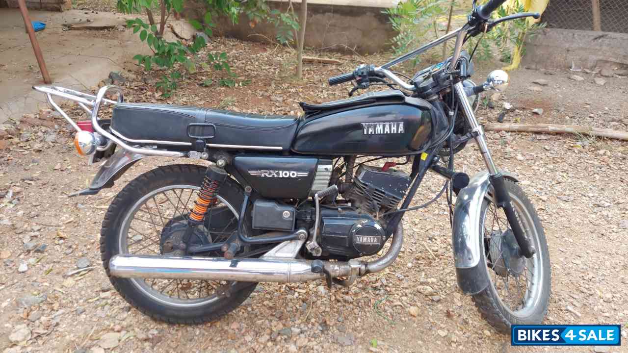 Black Yamaha RX 135