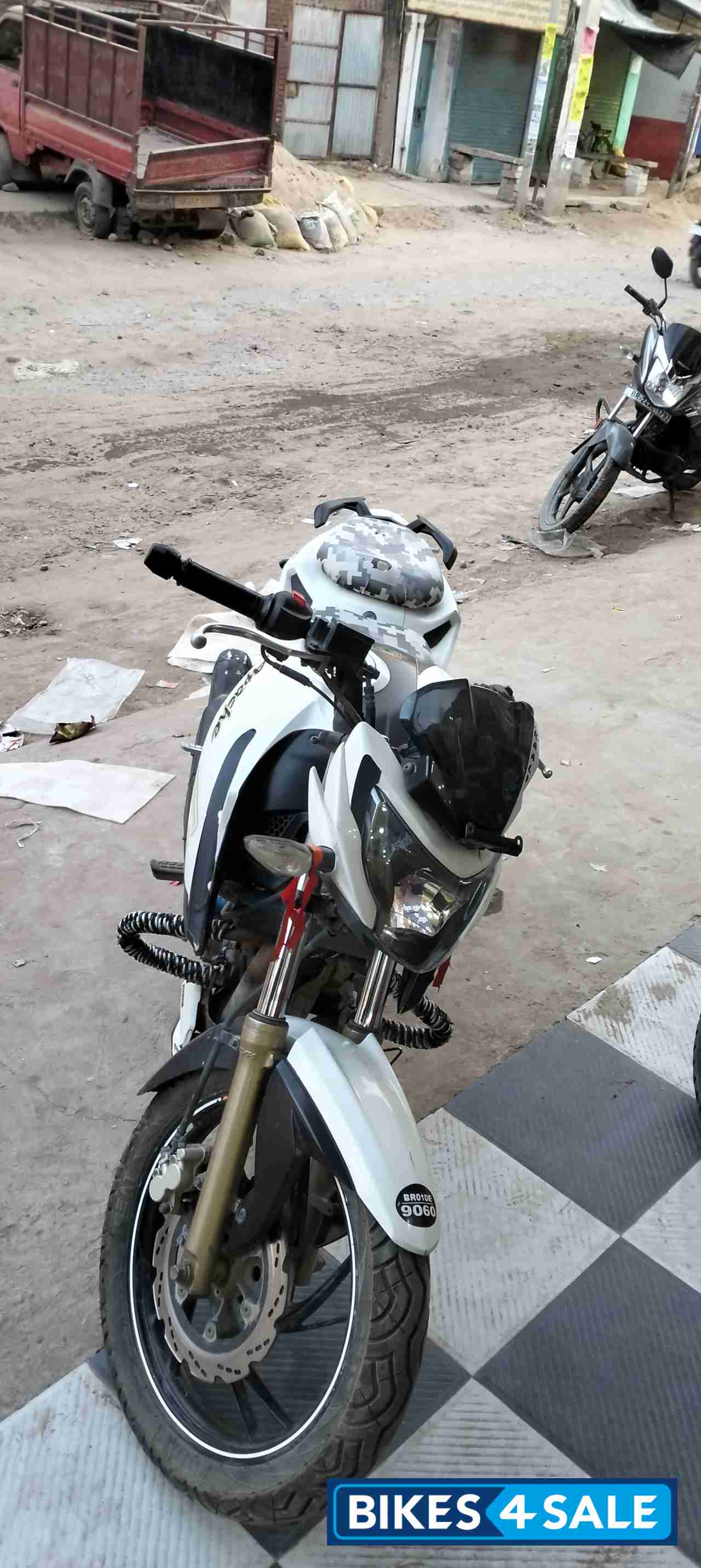 TVS Apache RTR 200 4V