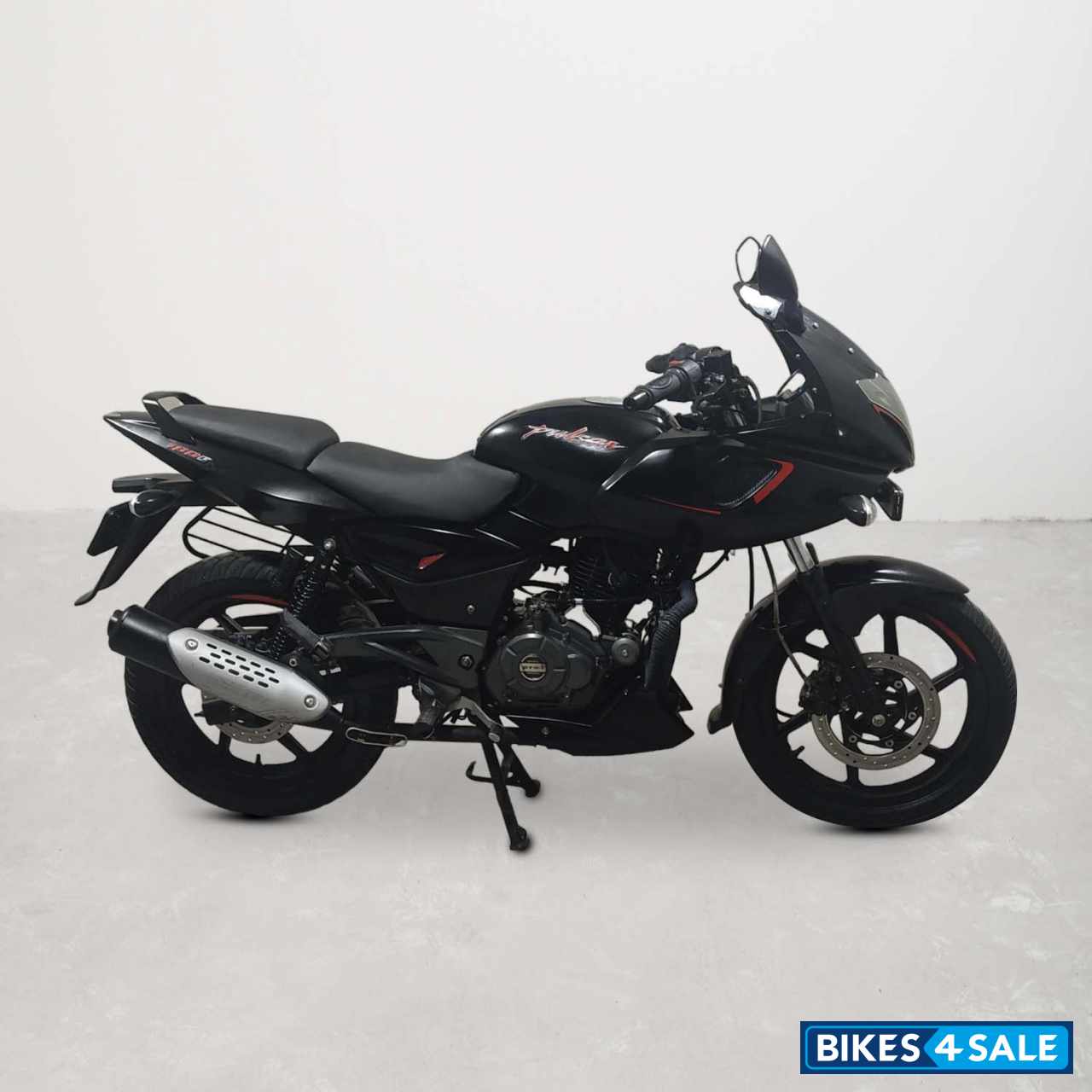 Bajaj Pulsar 180F Neon