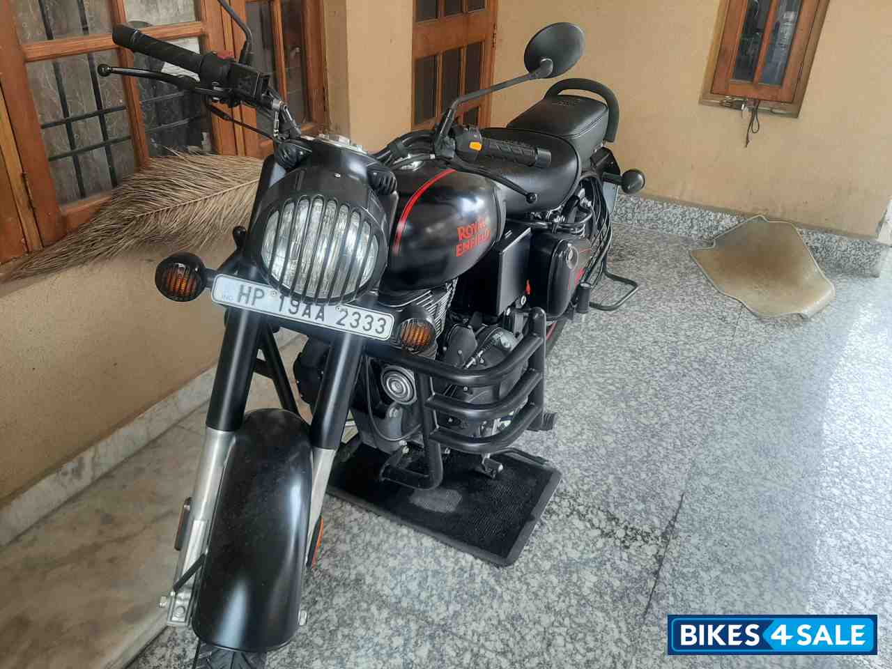 Royal Enfield Classic Stealth Black