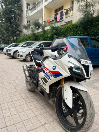 Polar White BMW G 310 RR