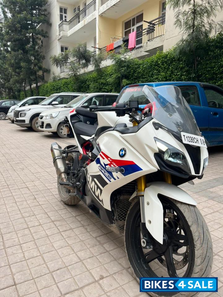 Polar White BMW G 310 RR