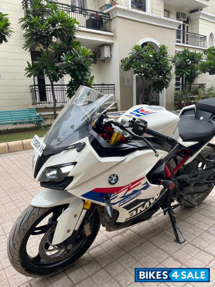 Polar White BMW G 310 RR