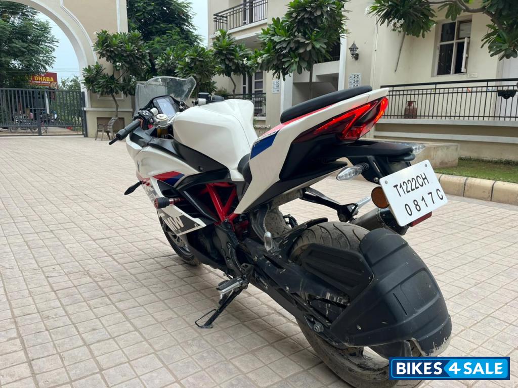 Polar White BMW G 310 RR