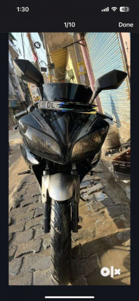 Black Yamaha YZF R15 V2