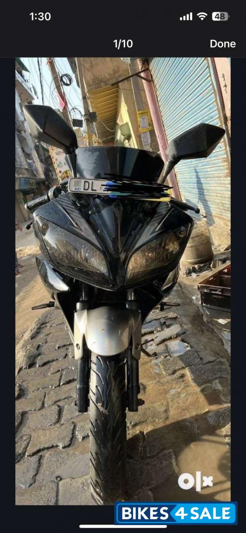 Black Yamaha YZF R15 V2