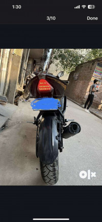 Black Yamaha YZF R15 V2