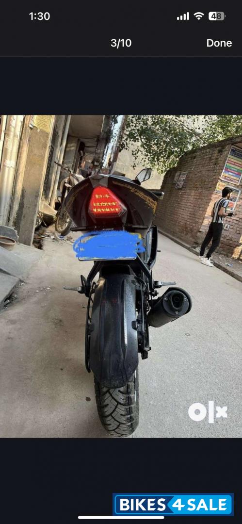 Black Yamaha YZF R15 V2