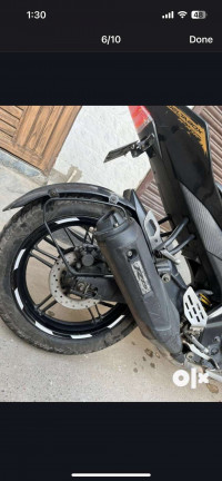 Black Yamaha YZF R15 V2