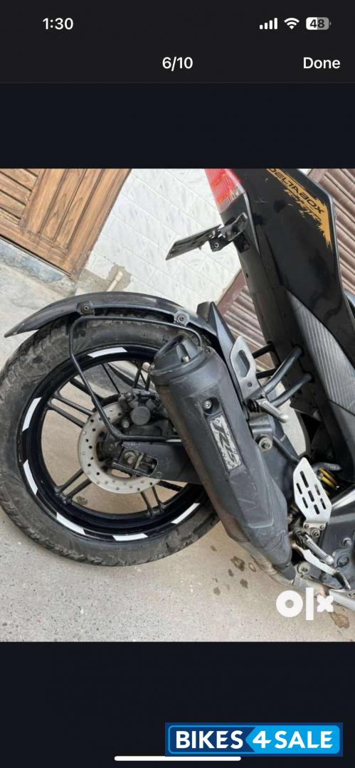 Black Yamaha YZF R15 V2