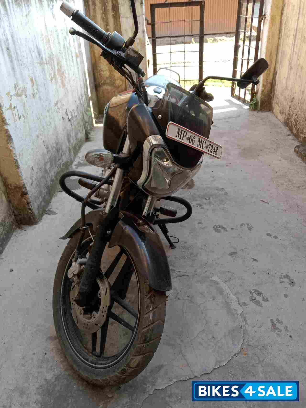 Bajaj V15