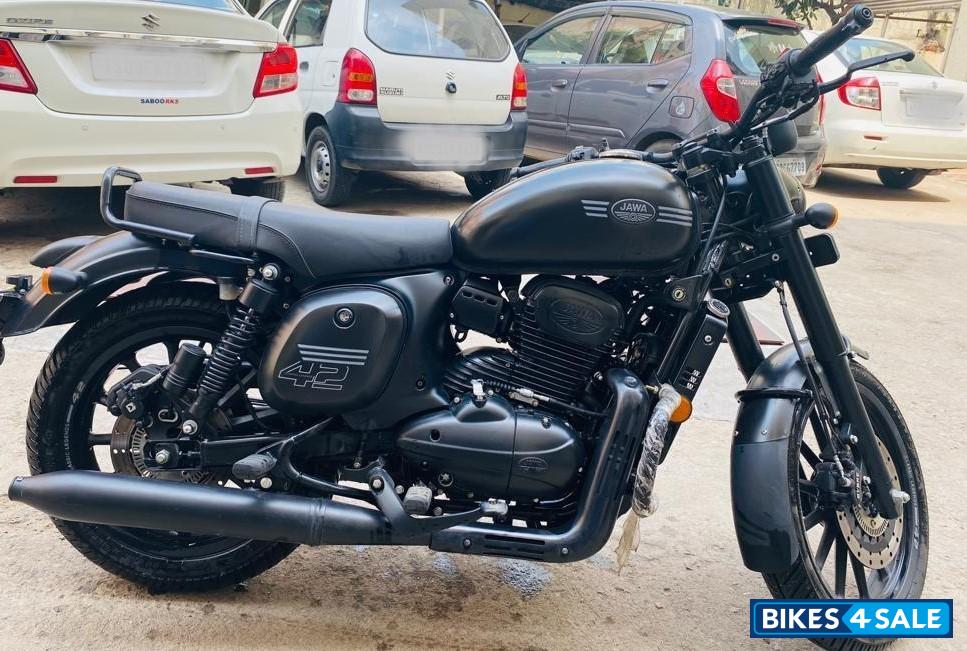 Jawa 42 Dual Channel ABS AllStar Black