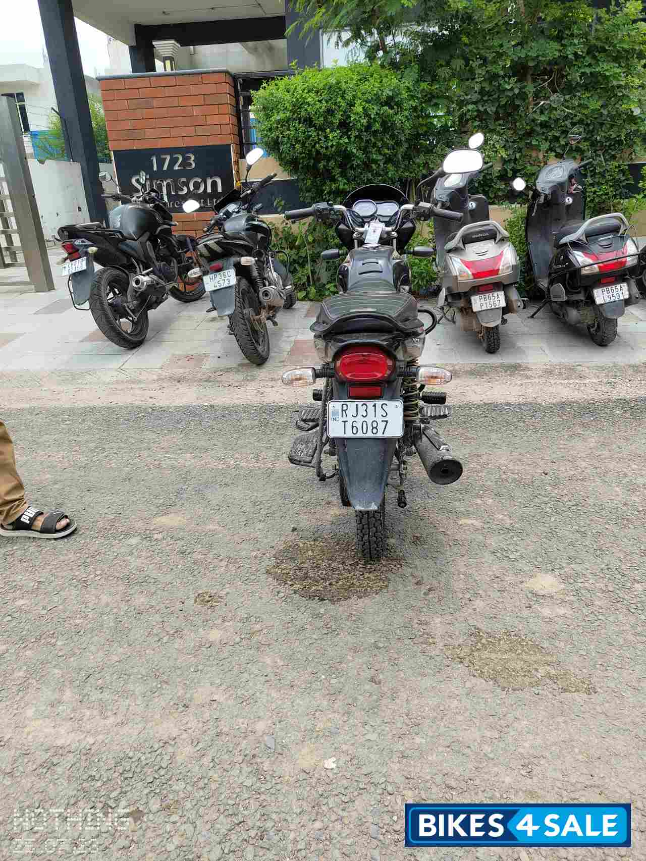 Ebony Black With Sil Bajaj Platina 100 ES