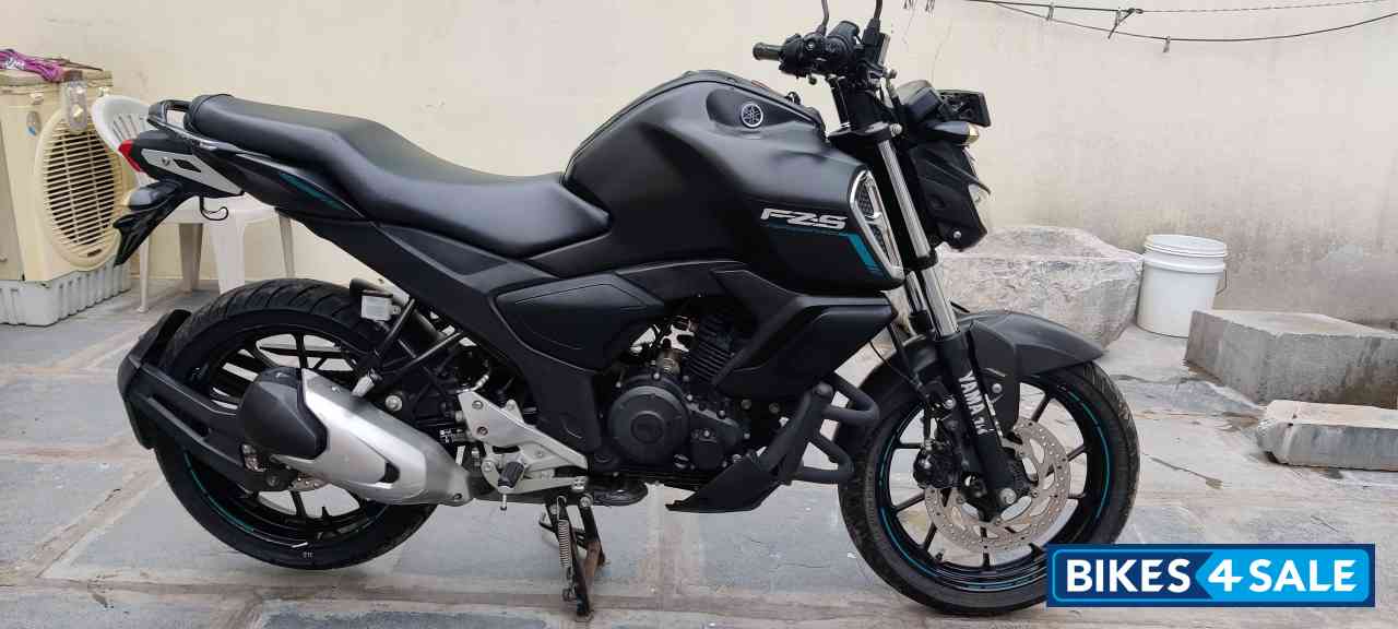 Mat Black Yamaha FZ-S FI V3