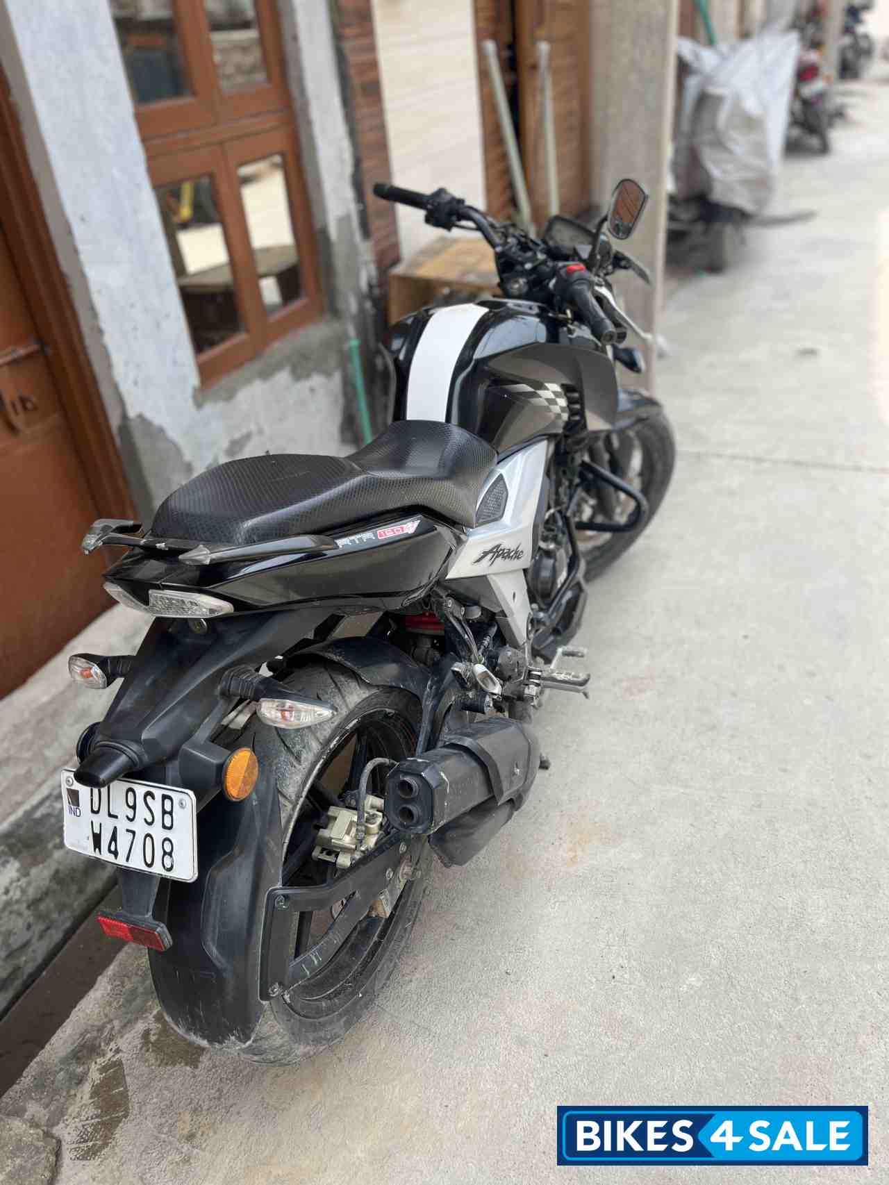 Black TVS Apache RTR 160 4V