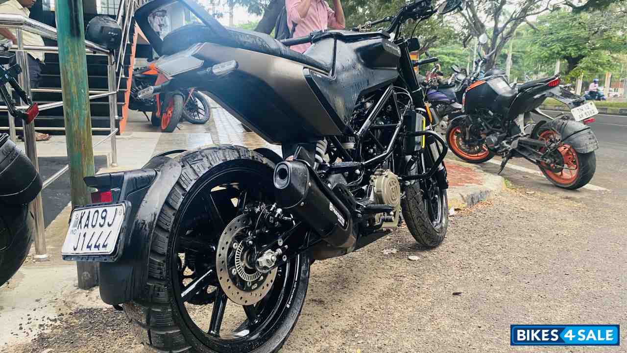 Husqvarna Svartpilen 250