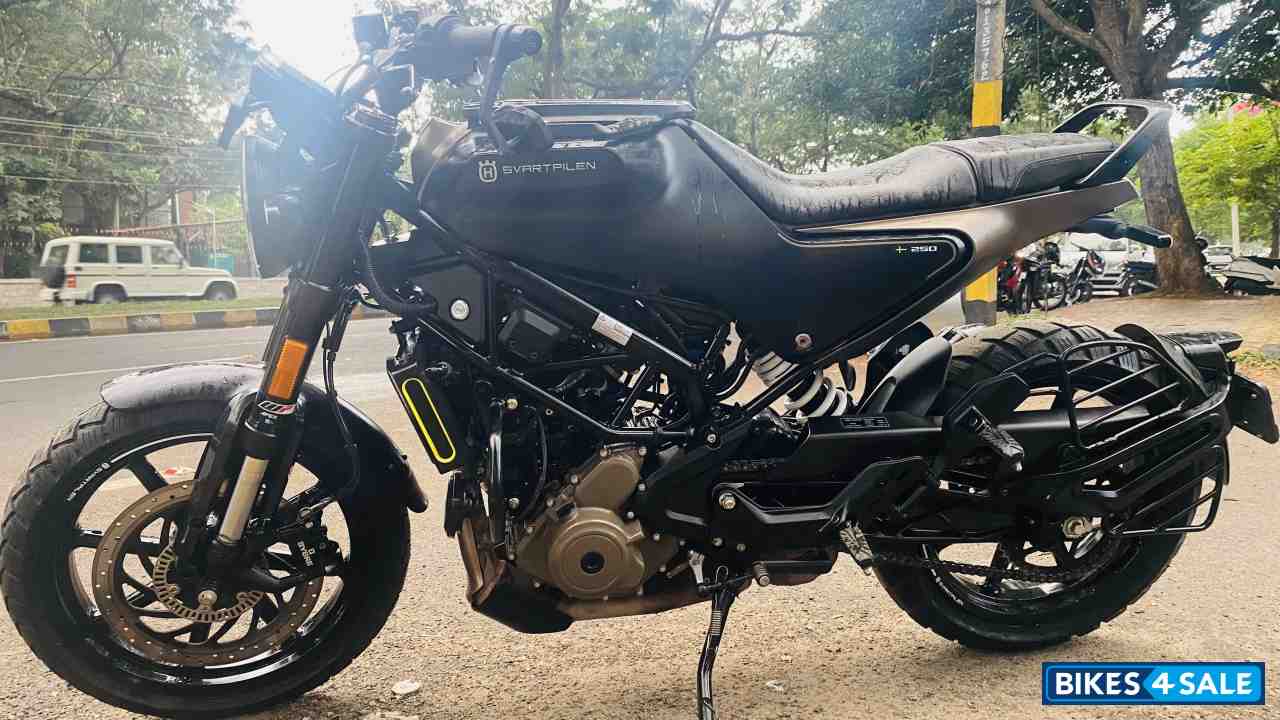 Husqvarna Svartpilen 250