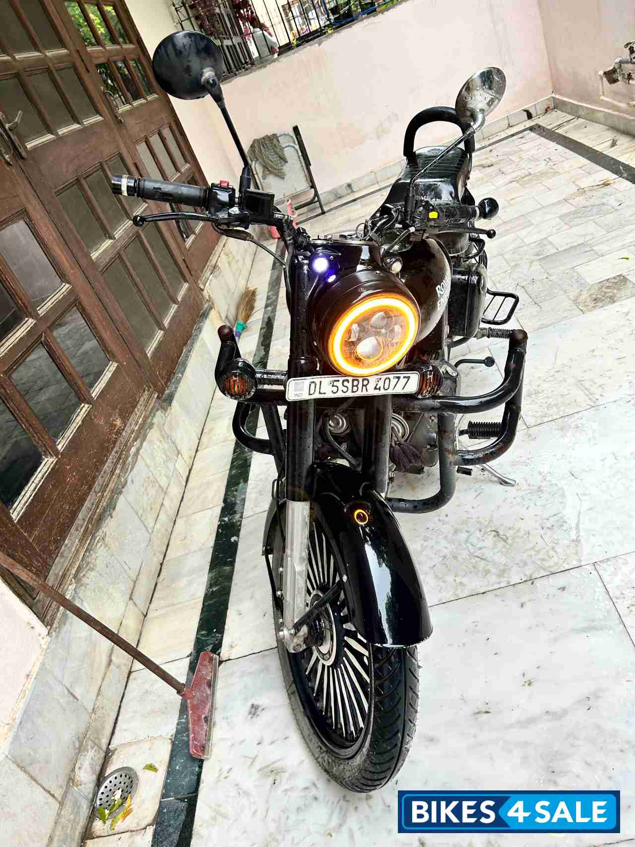 Royal Enfield Classic Stealth Black