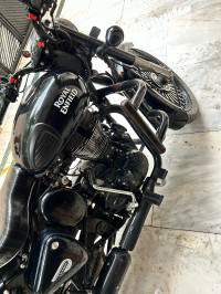 Royal Enfield Classic Stealth Black