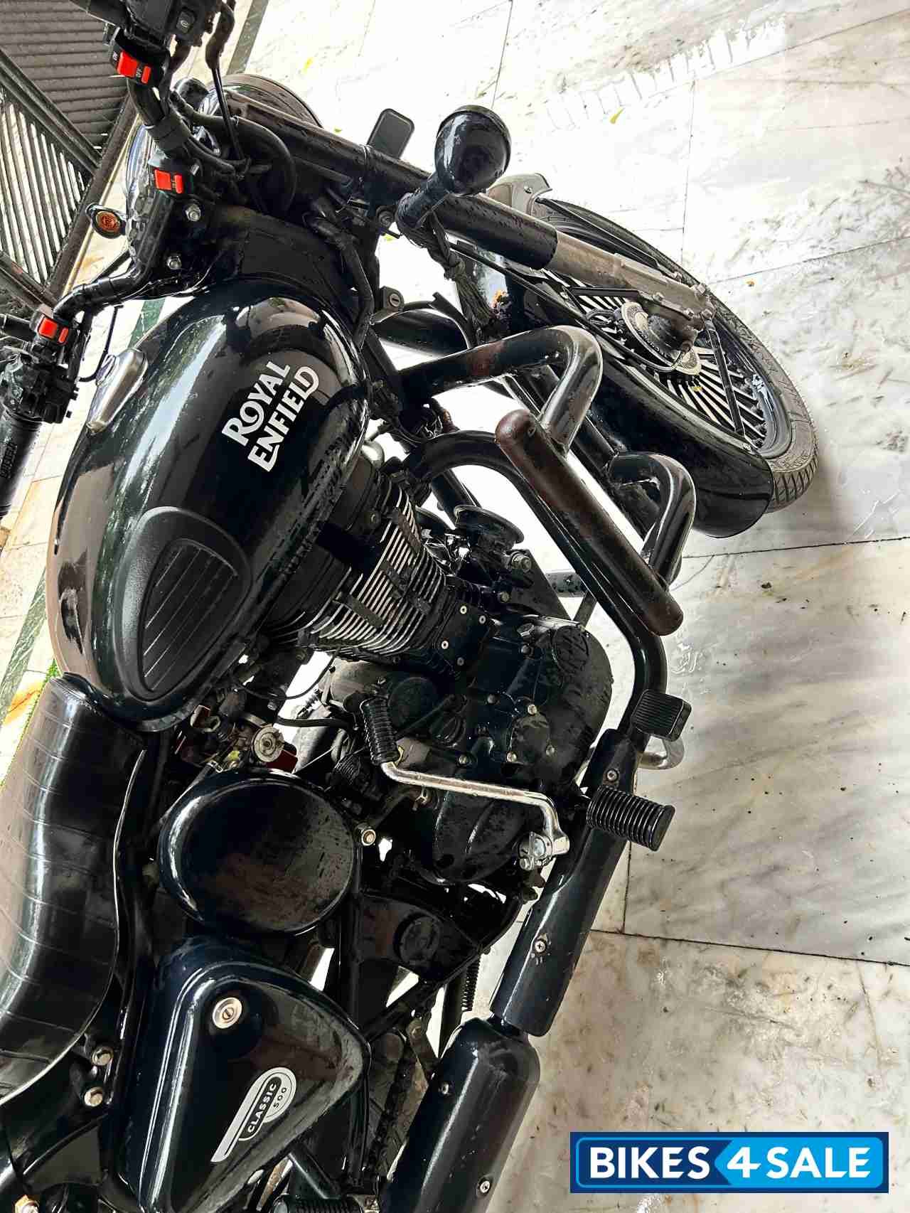 Royal Enfield Classic Stealth Black