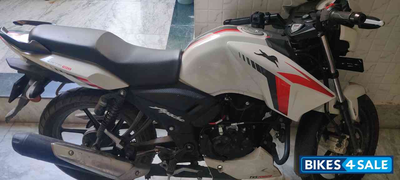Pearl White TVS Apache RTR 160