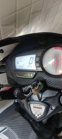 Pearl White TVS Apache RTR 160