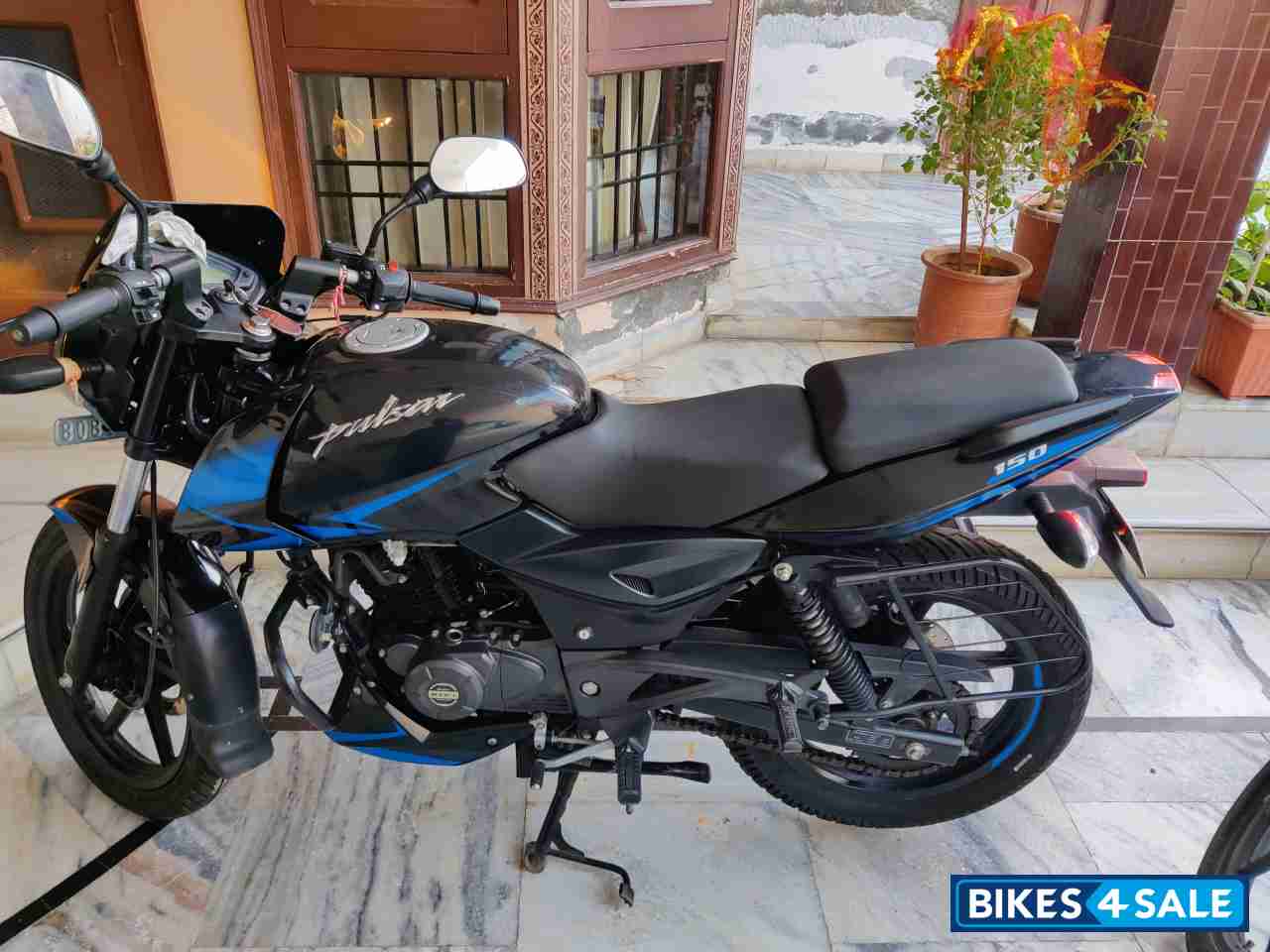 Bajaj Pulsar P150 Twin Disc Split Seat