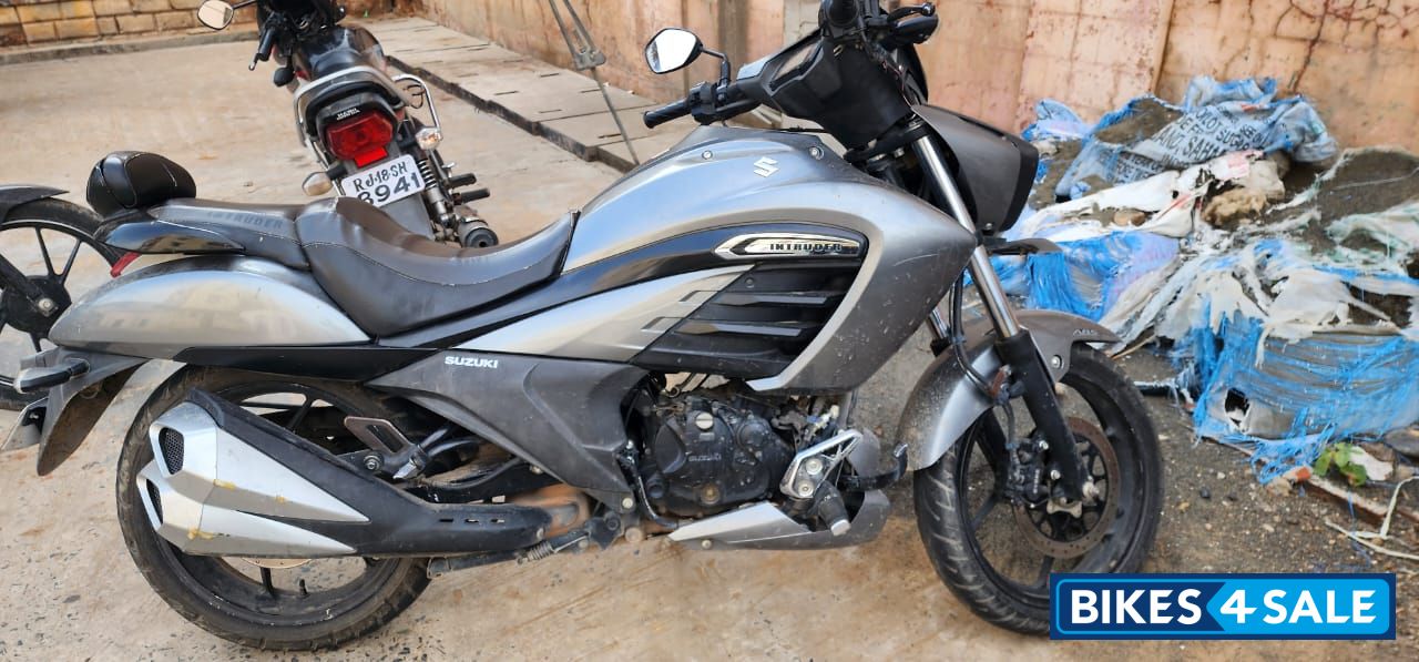 Suzuki Intruder 150 BS6