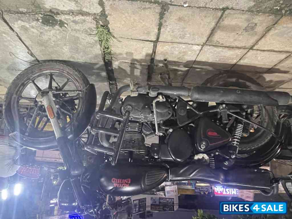 Royal Enfield Classic Stealth Black