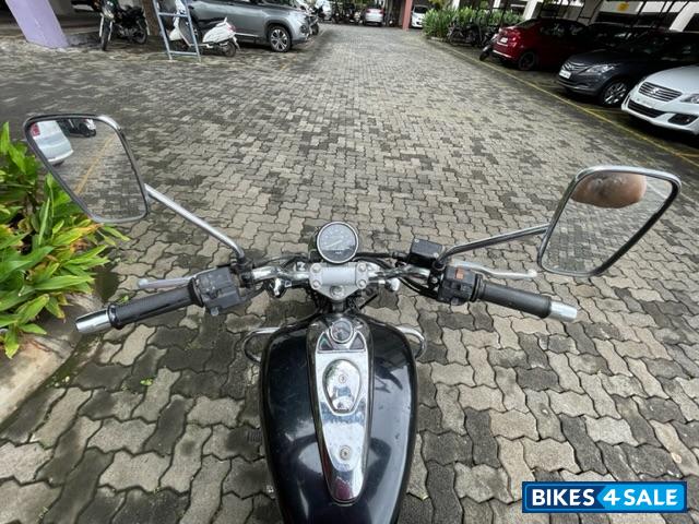 Black Bajaj Avenger 220 DTS-i Black Bajaj Avenger 220 DTS-i