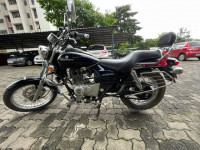 Black Bajaj Avenger 220 DTS-i