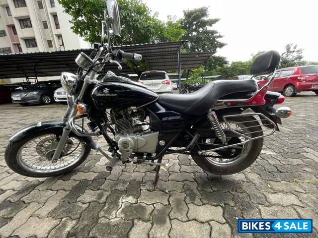 Black Bajaj Avenger 220 DTS-i Black Bajaj Avenger 220 DTS-i