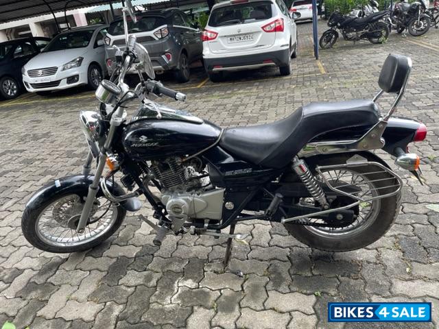 Black Bajaj Avenger 220 DTS-i Black Bajaj Avenger 220 DTS-i