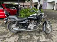 Black Bajaj Avenger 220 DTS-i