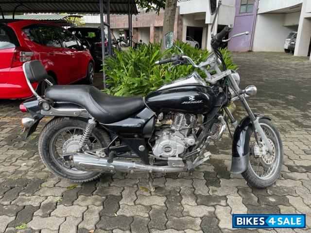 Black Bajaj Avenger 220 DTS-i Black Bajaj Avenger 220 DTS-i