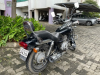 Black Bajaj Avenger 220 DTS-i