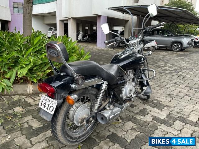 Black Bajaj Avenger 220 DTS-i Black Bajaj Avenger 220 DTS-i