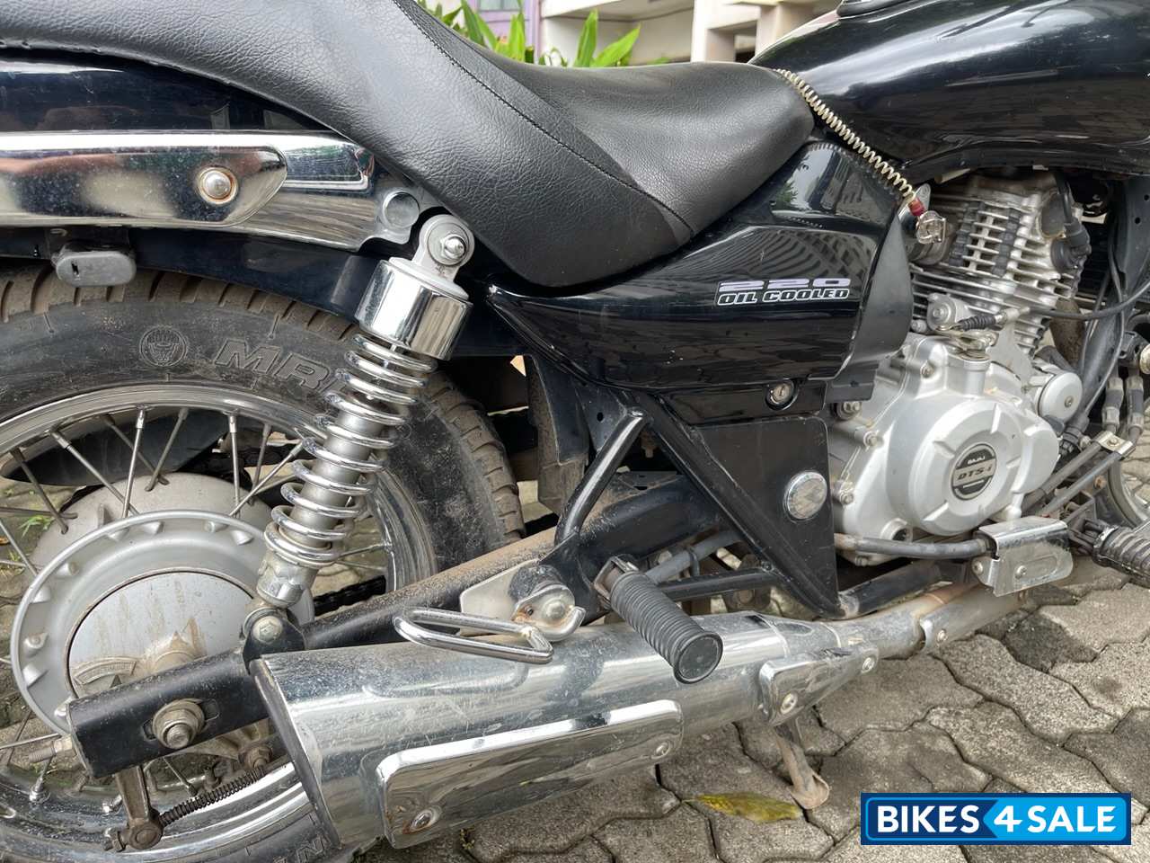 Black Bajaj Avenger 220 DTS-i Black Bajaj Avenger 220 DTS-i