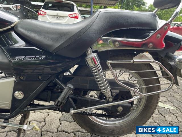 Black Bajaj Avenger 220 DTS-i Black Bajaj Avenger 220 DTS-i