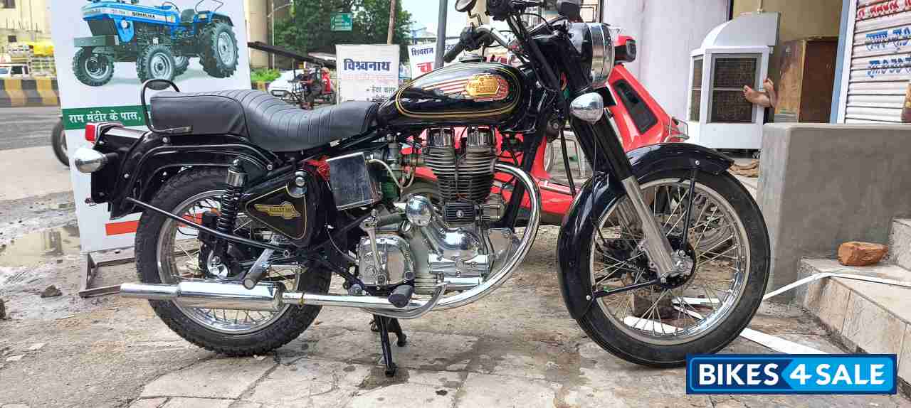 Black Royal Enfield Bullet Electra 5S